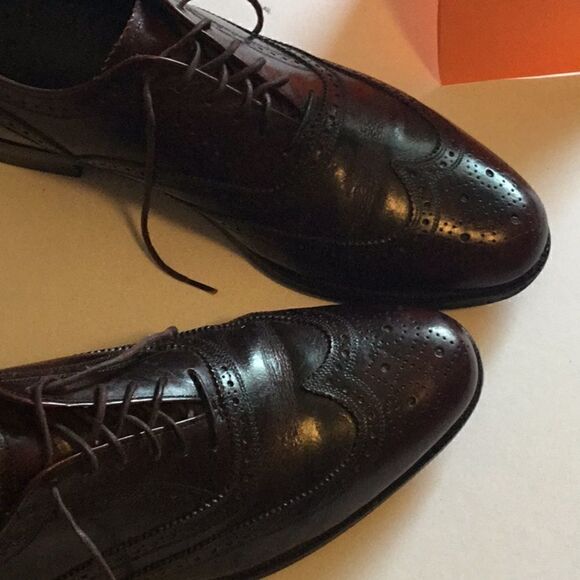 Men’s vintage wing tips in reddish brown in 9 1/2 - Picture 1 of 8